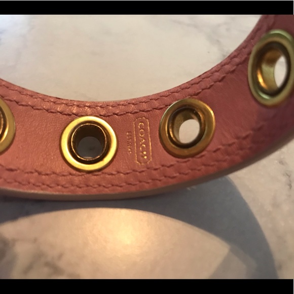 Coach blush pink leather cuff with gold grommets - Picture 3 of 3